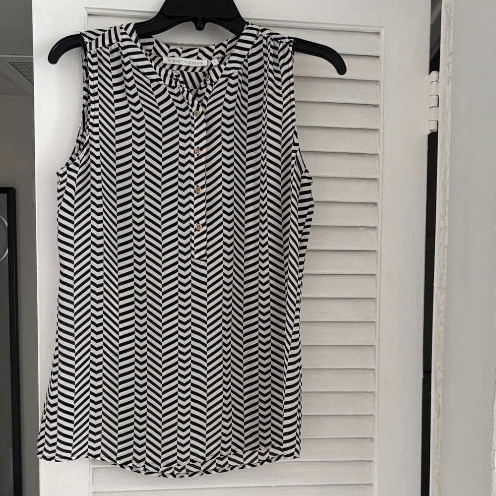 Violet & Claire Monochrome Chevron Sleeveless Blouse